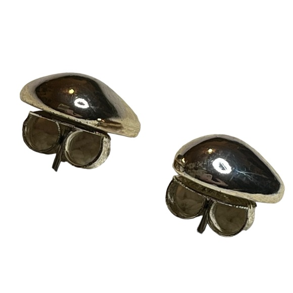 Mod Polished Chrome-Look Metal Kidney Bean Shaped Earrings - Picture 2 of 7